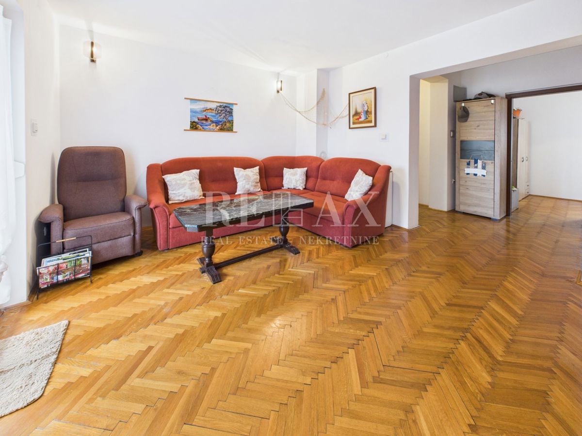 Crikvenica - trosobno stanovanje z garažo