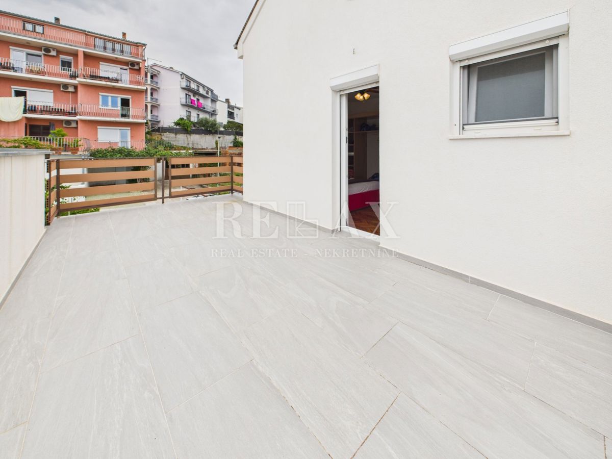 Crikvenica - trosobno stanovanje z garažo