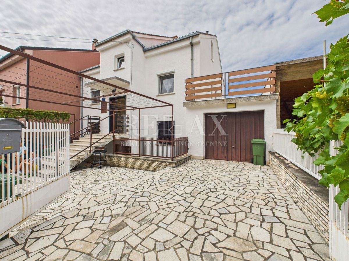 Crikvenica - trosobno stanovanje z garažo