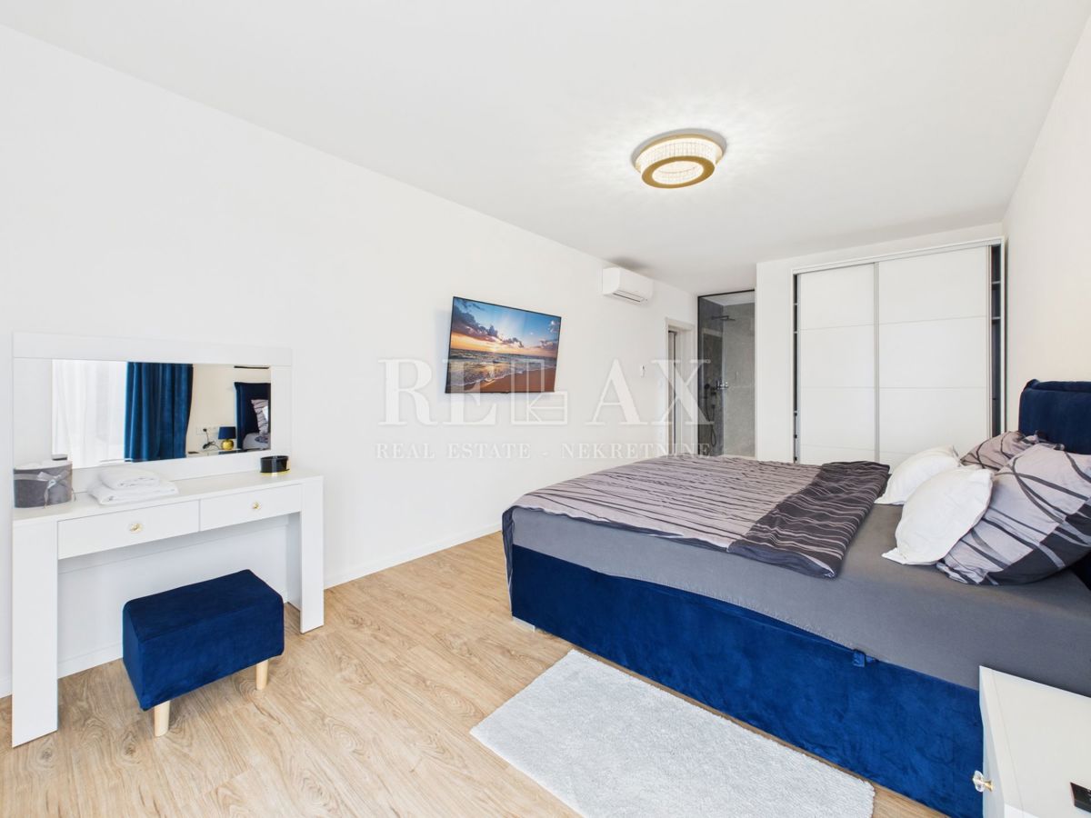 Šmrika - čudovita vila z bazenom in pogledom na morje