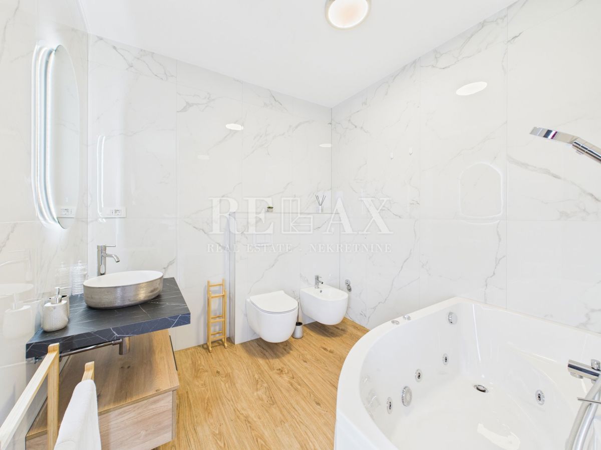 Šmrika - čudovita vila z bazenom in pogledom na morje