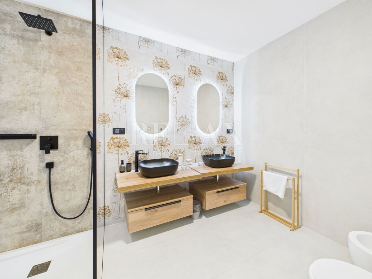 Šmrika - čudovita vila z bazenom in pogledom na morje