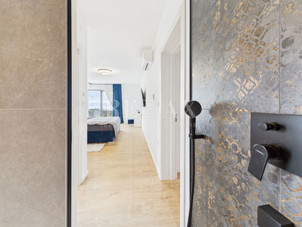 Šmrika - čudovita vila z bazenom in pogledom na morje