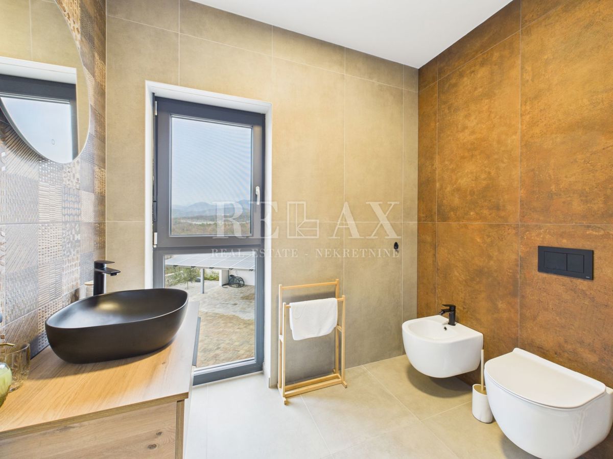 Šmrika - čudovita vila z bazenom in pogledom na morje