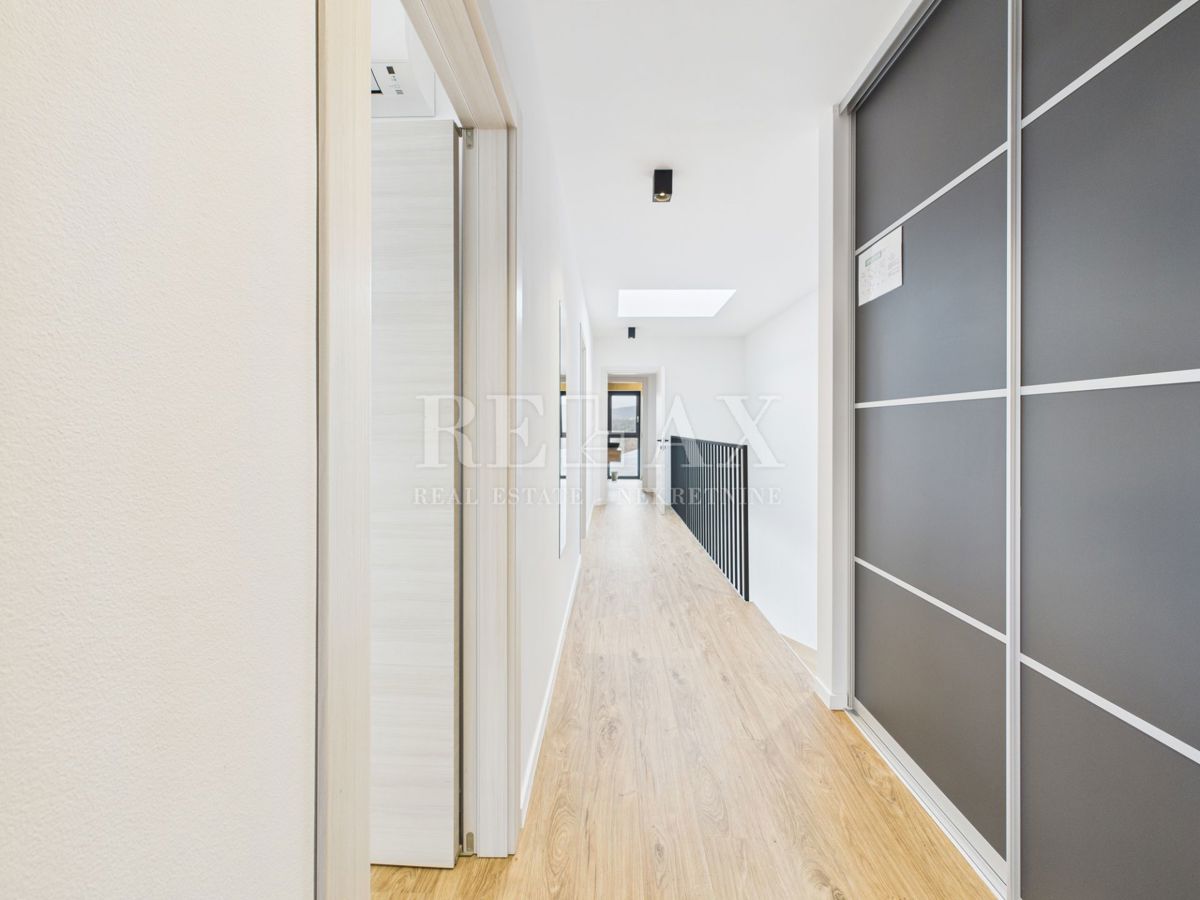 Šmrika - čudovita vila z bazenom in pogledom na morje