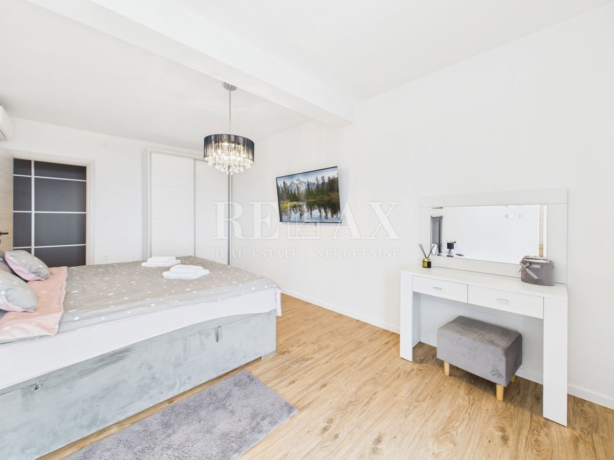 Šmrika - čudovita vila z bazenom in pogledom na morje