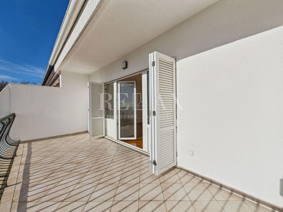 Novi Vinodolski - hiša v drugi vrsti do morja