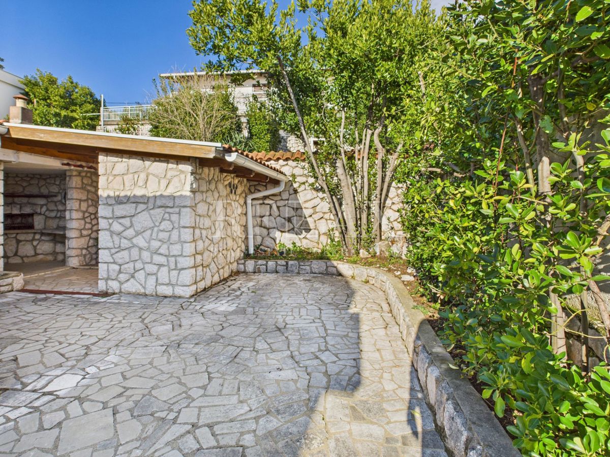 Novi Vinodolski - hiša v drugi vrsti do morja