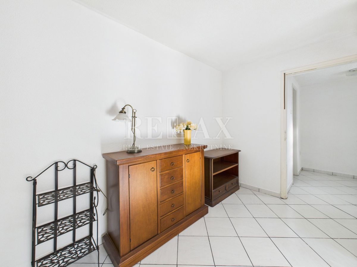 Novi Vinodolski - hiša v drugi vrsti do morja