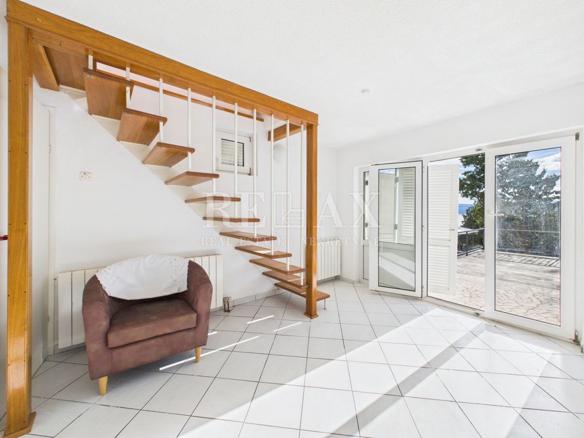 Novi Vinodolski - hiša v drugi vrsti do morja