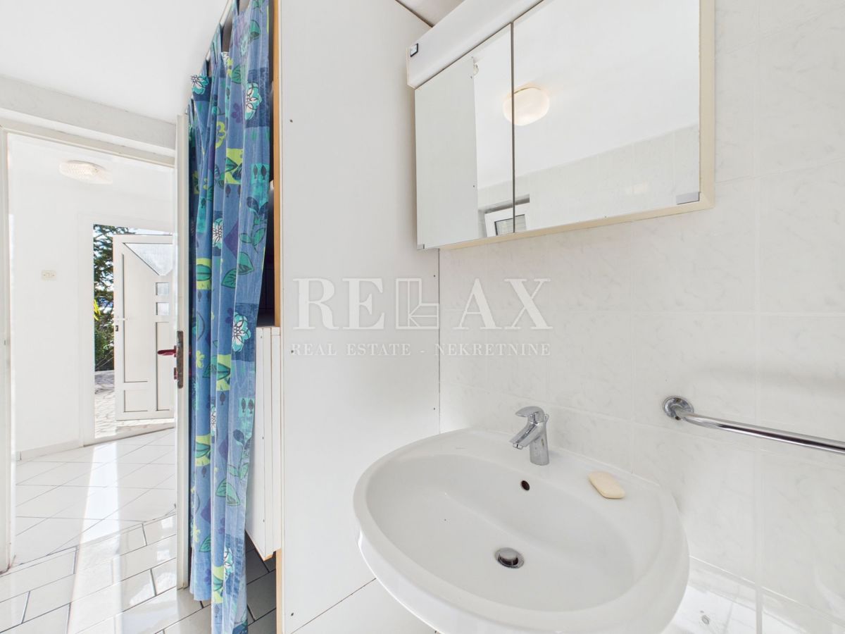 Novi Vinodolski - hiša v drugi vrsti do morja