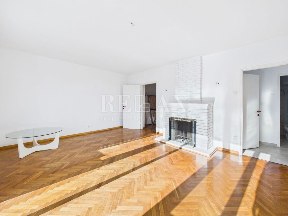 Novi Vinodolski - hiša v drugi vrsti do morja