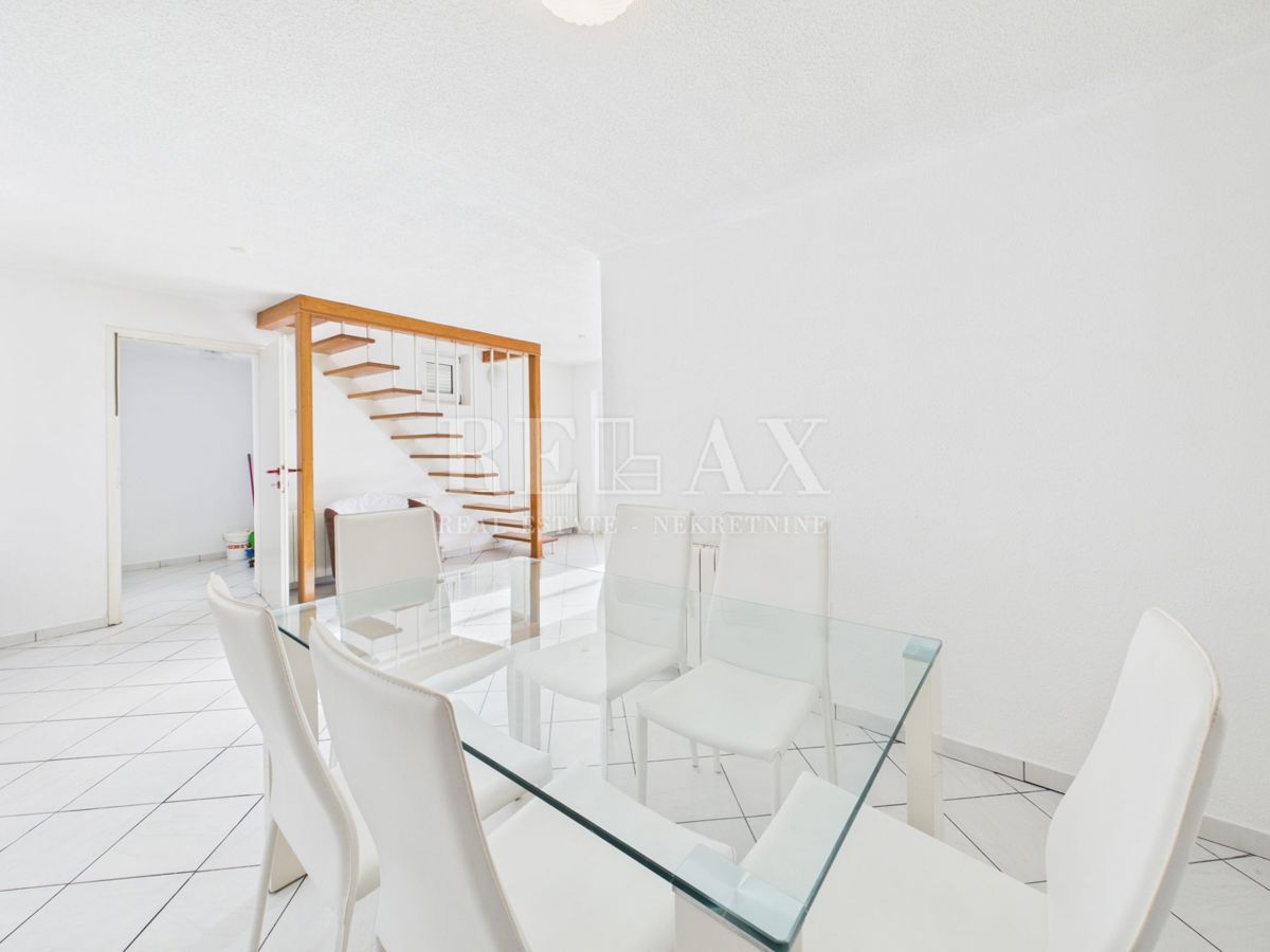 Novi Vinodolski - hiša v drugi vrsti do morja