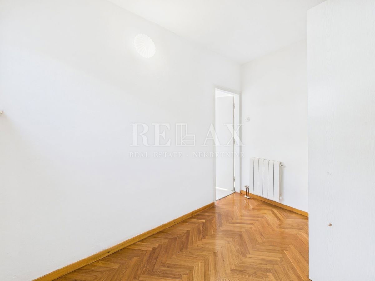 Novi Vinodolski - hiša v drugi vrsti do morja