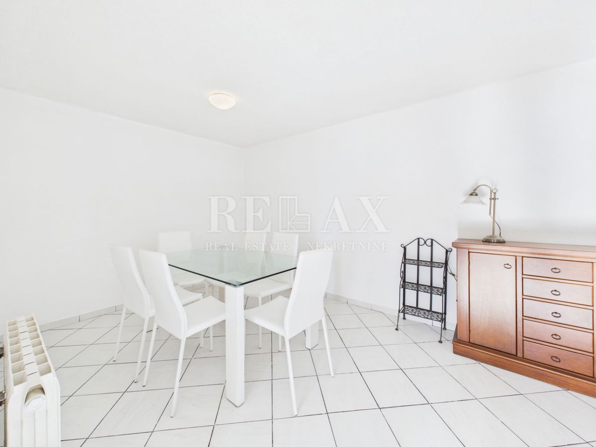 Novi Vinodolski - hiša v drugi vrsti do morja