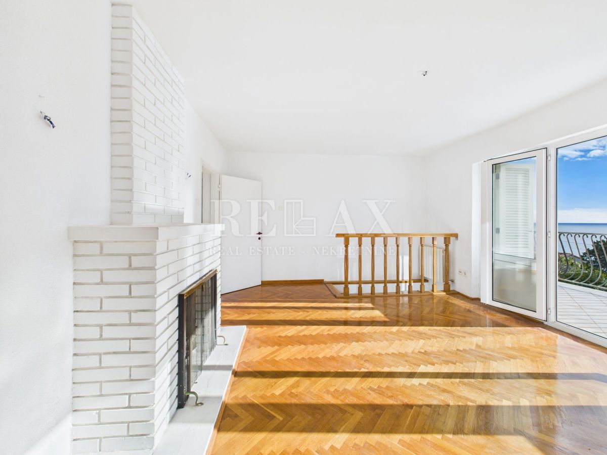 Novi Vinodolski - hiša v drugi vrsti do morja