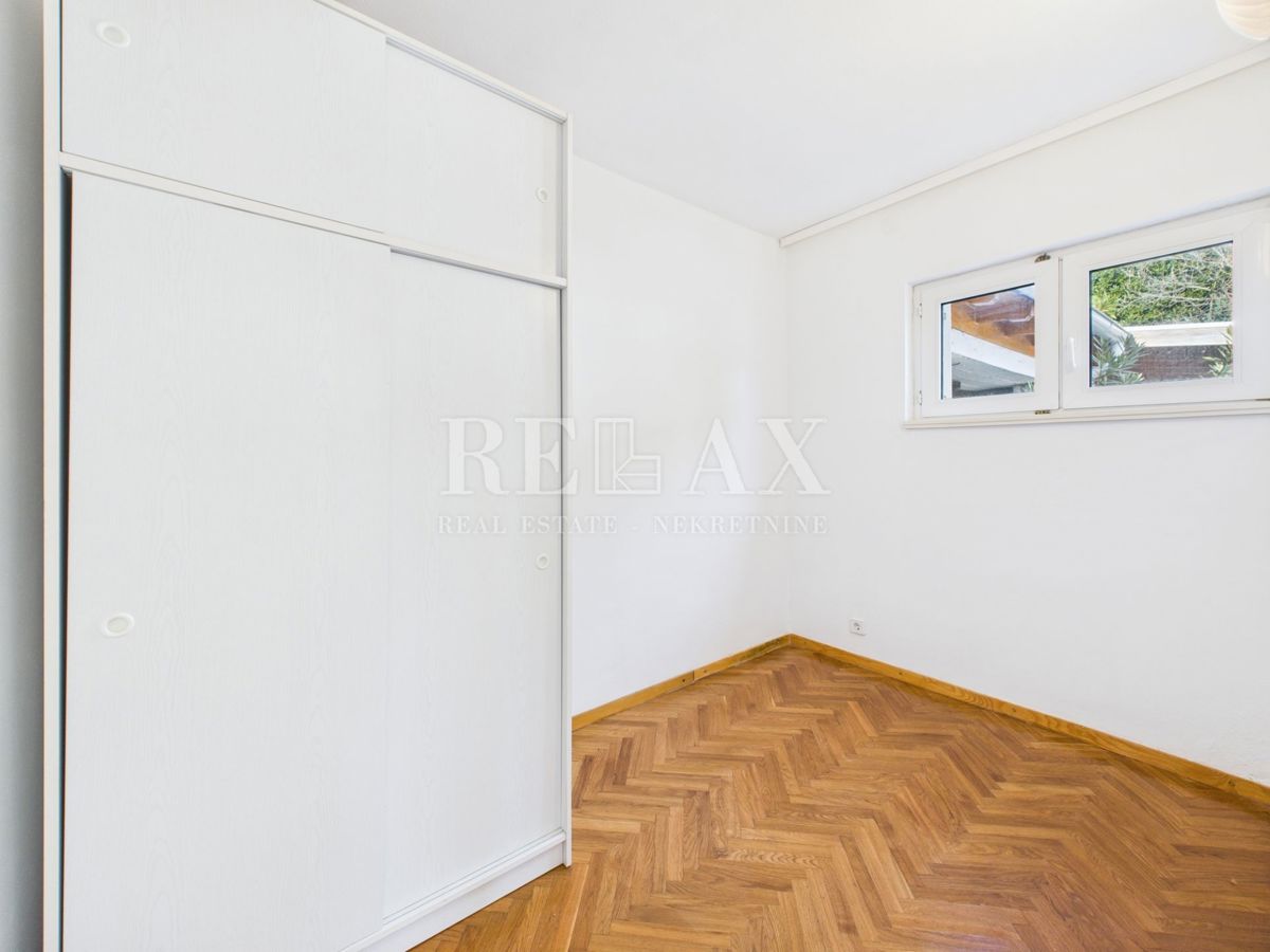 Novi Vinodolski - hiša v drugi vrsti do morja