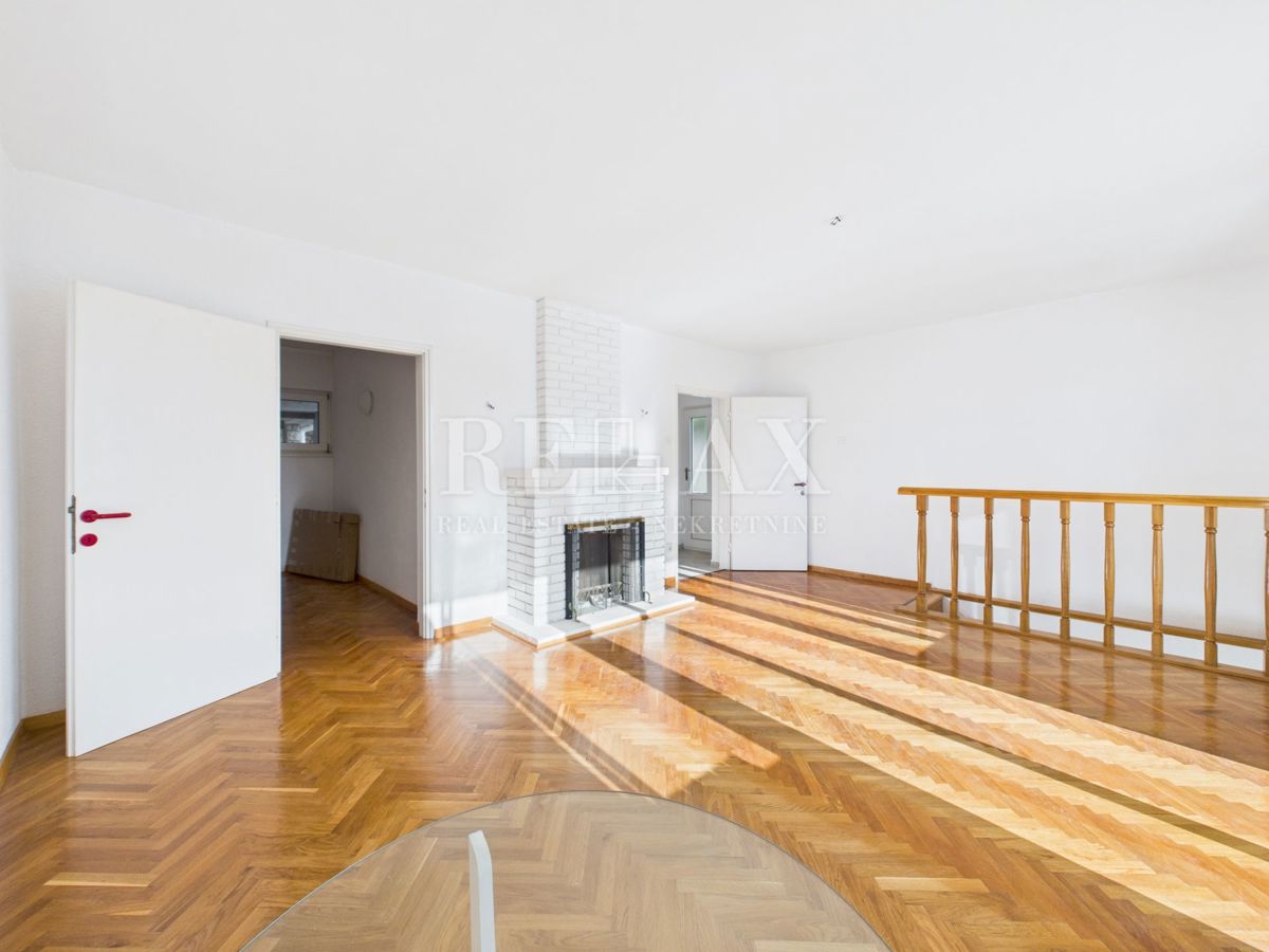 Novi Vinodolski - hiša v drugi vrsti do morja