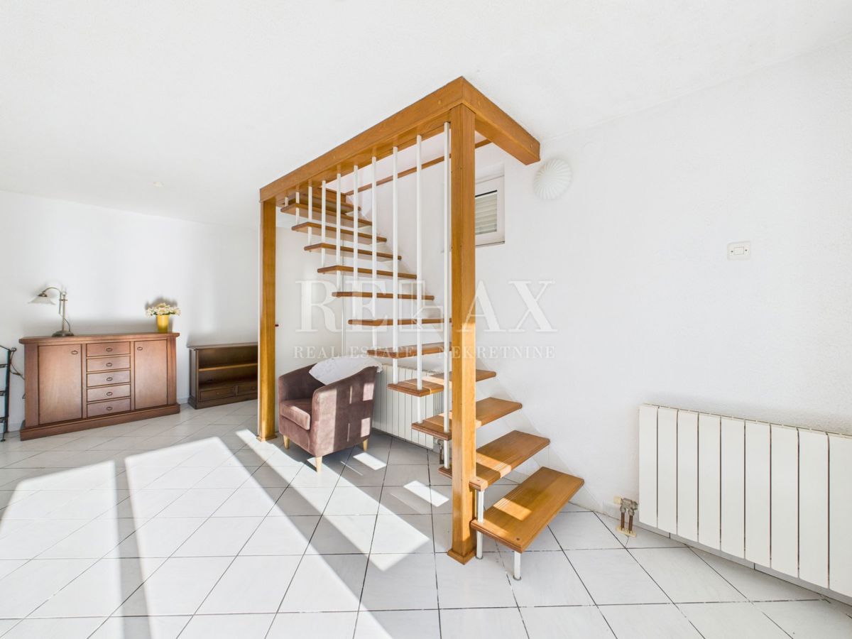 Novi Vinodolski - hiša v drugi vrsti do morja