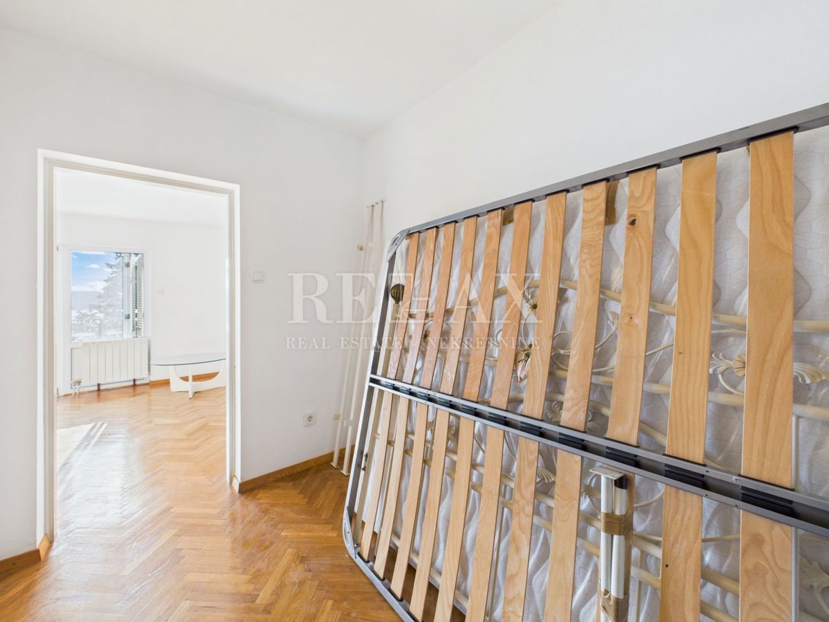 Novi Vinodolski - hiša v drugi vrsti do morja