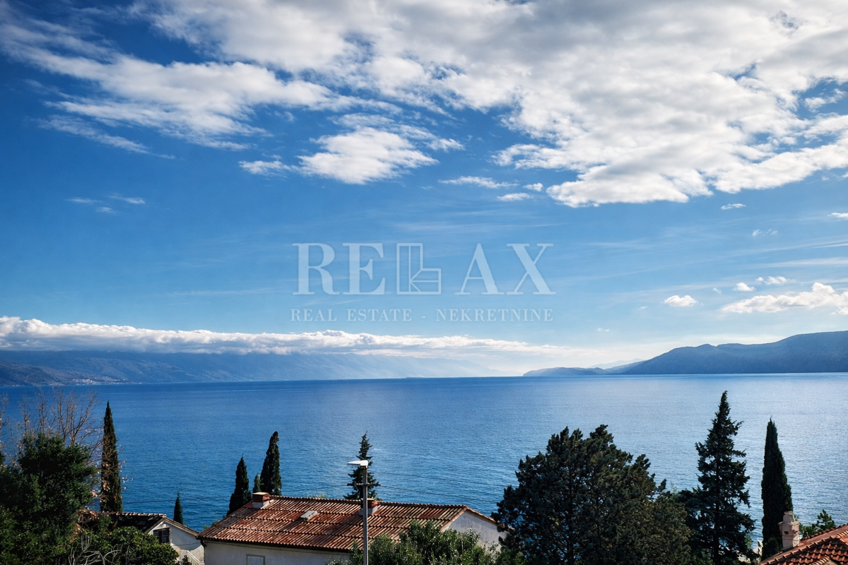 Novi Vinodolski - hiša v drugi vrsti do morja