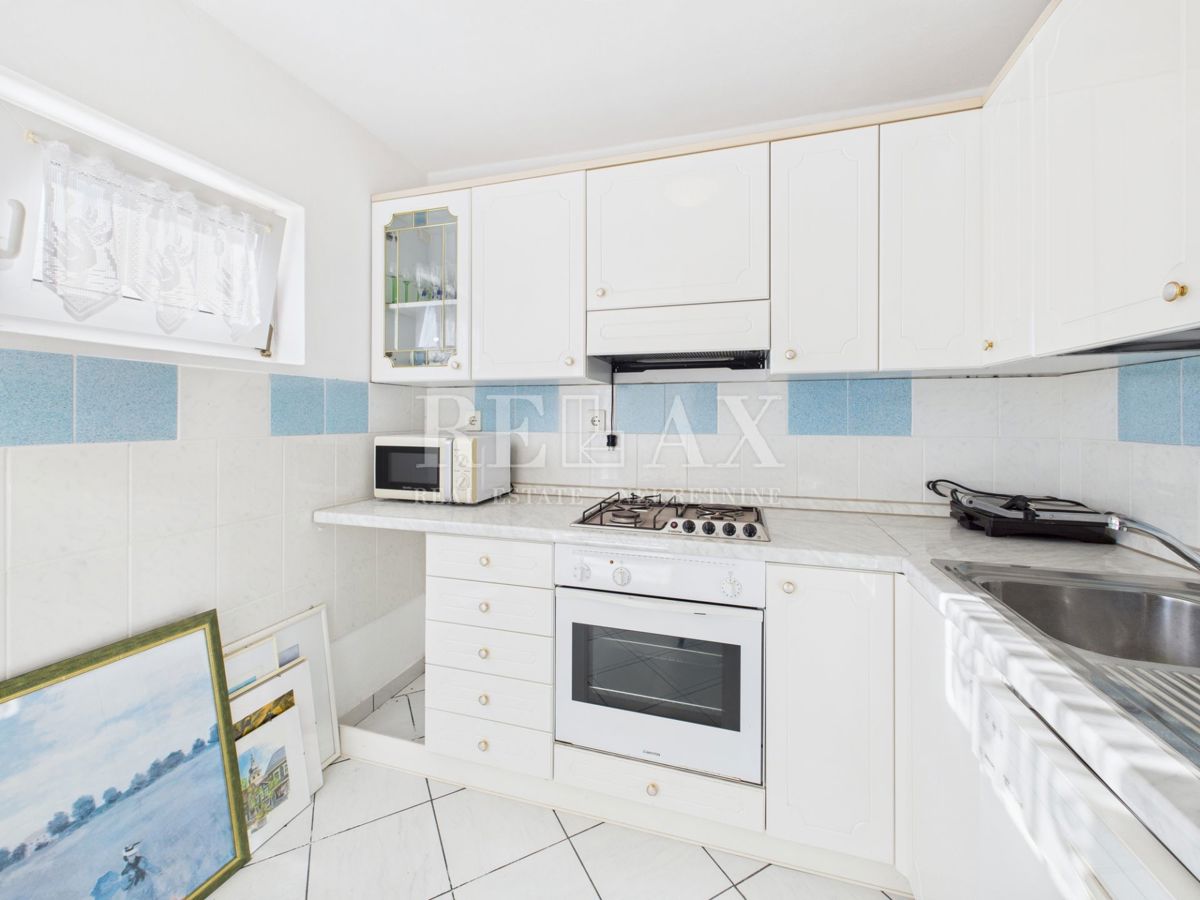 Novi Vinodolski - hiša v drugi vrsti do morja