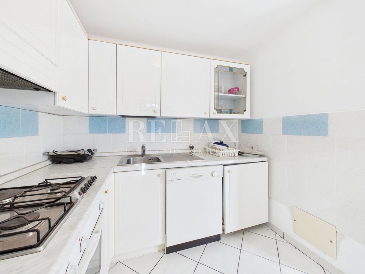 Novi Vinodolski - hiša v drugi vrsti do morja