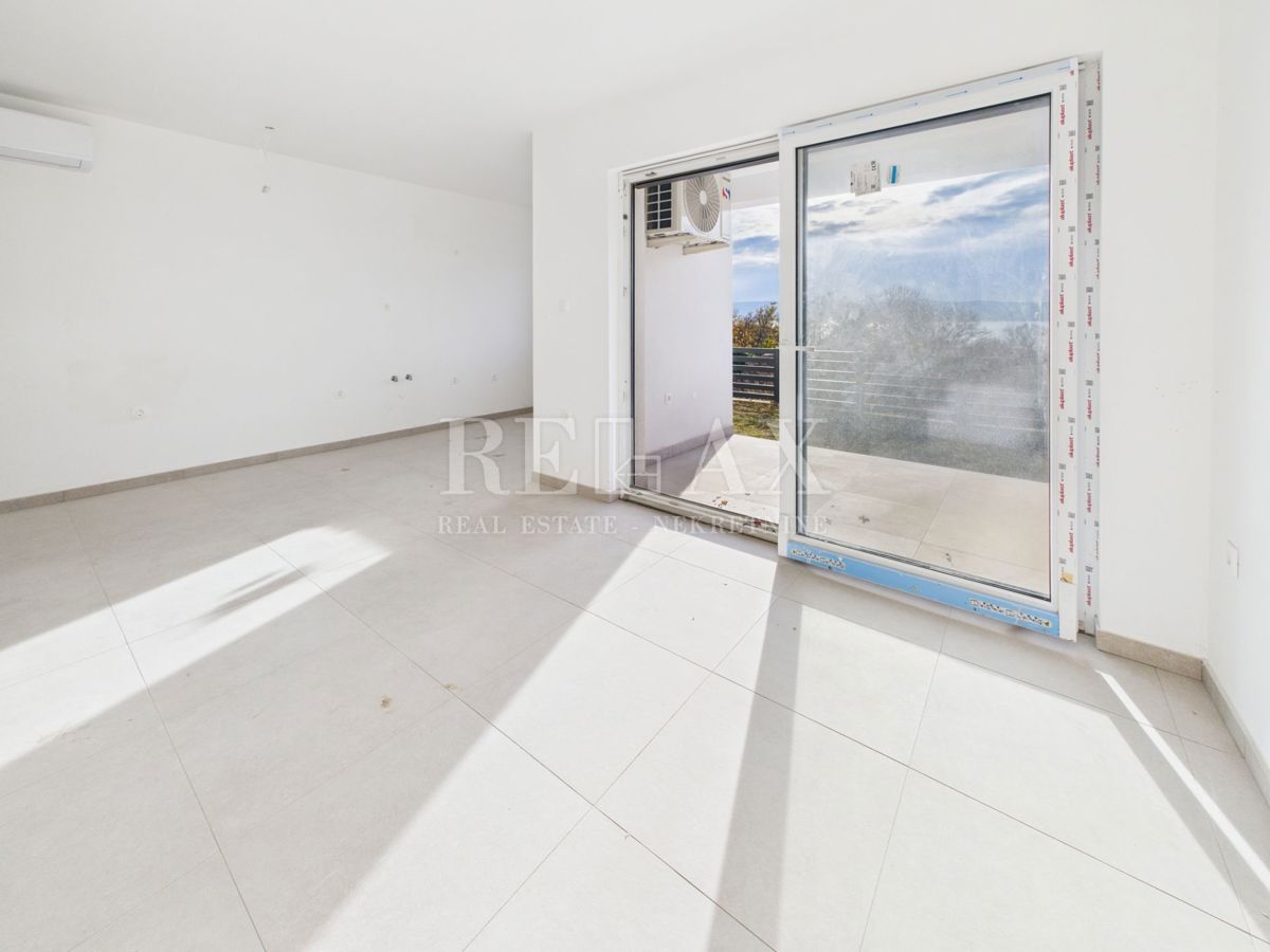 Povile - stanovanje v novogradnji, parkirišče, vrt