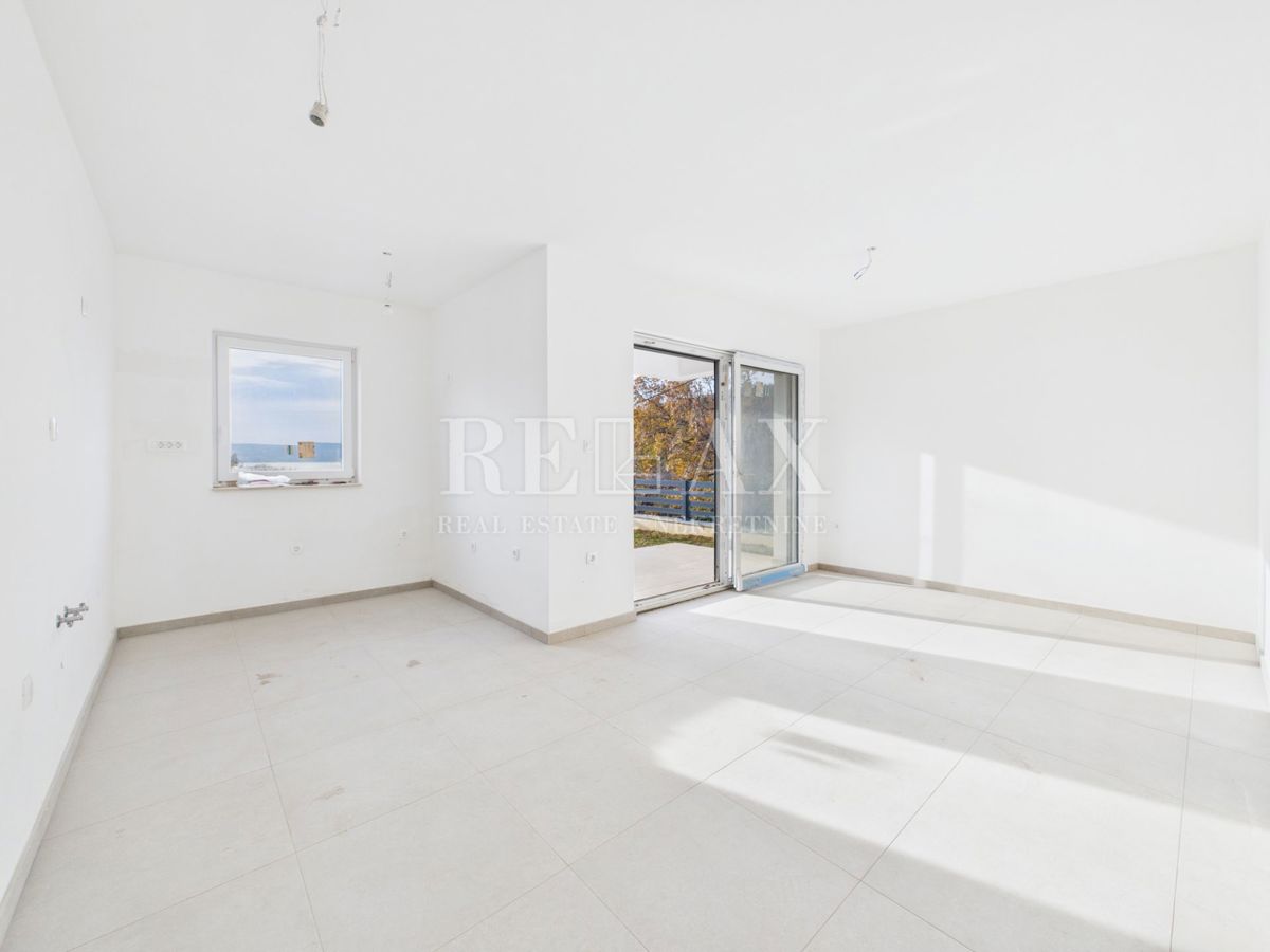 Povile - stanovanje v novogradnji, parkirišče, vrt