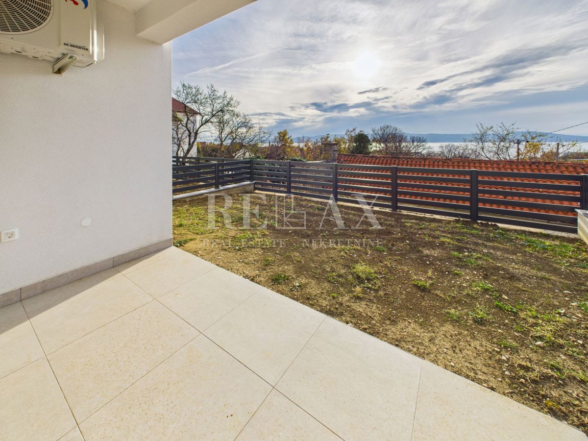 Povile - stanovanje v novogradnji, parkirišče, vrt