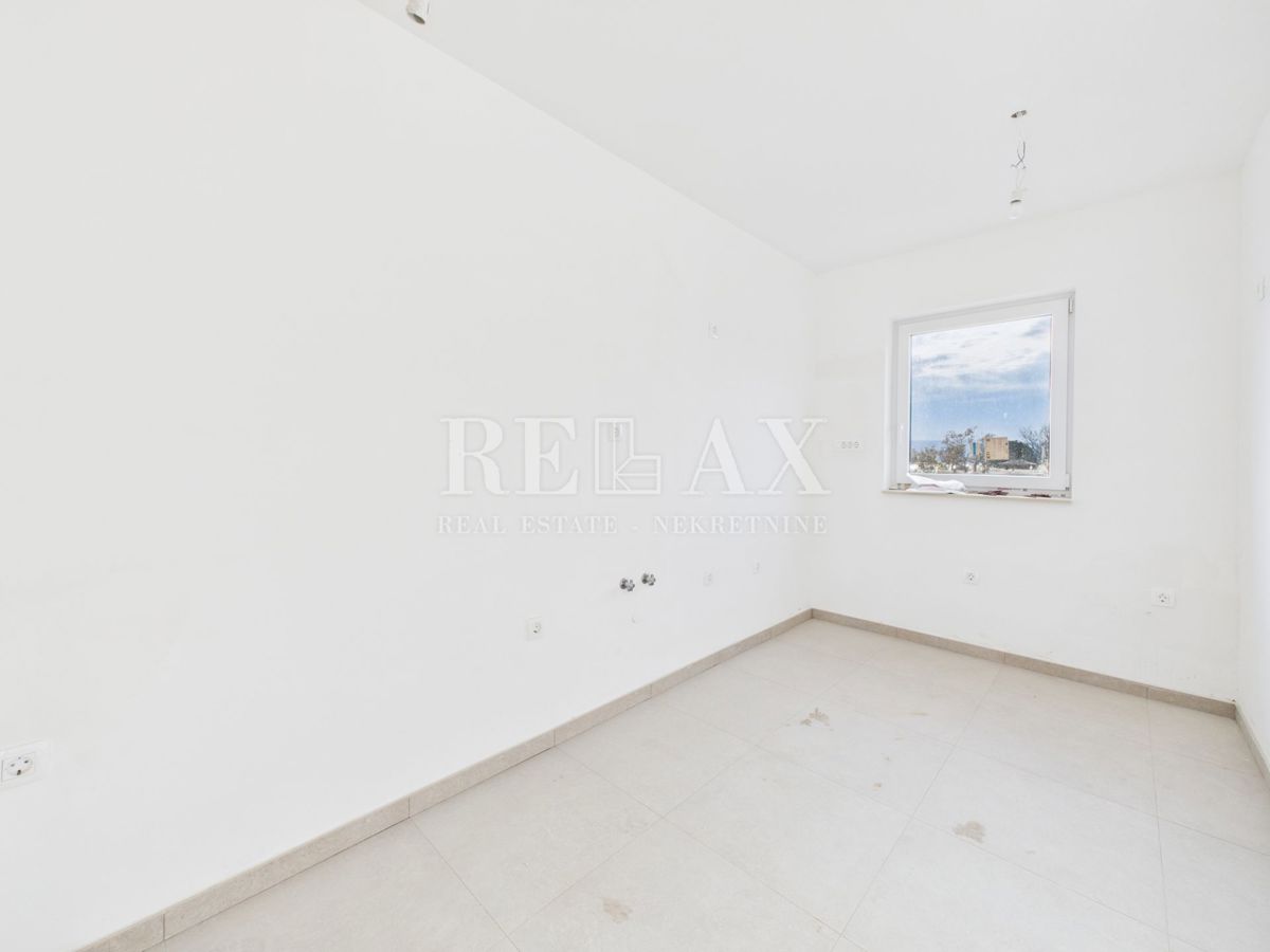 Povile - stanovanje v novogradnji, parkirišče, vrt