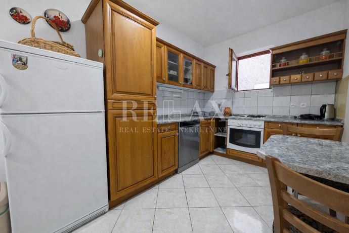 Jablanac - hiša v starem mestnem jedru 30 m od morja