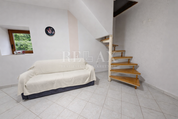 Jablanac - hiša v starem mestnem jedru 30 m od morja