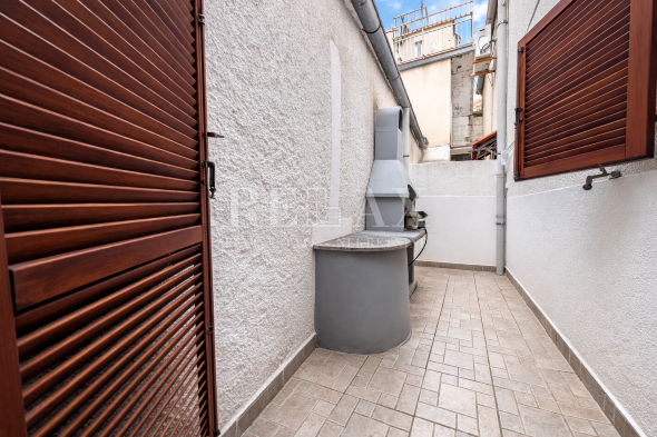 Jablanac - hiša v starem mestnem jedru 30 m od morja