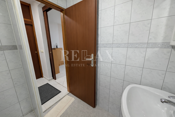 Jablanac - hiša v starem mestnem jedru 30 m od morja