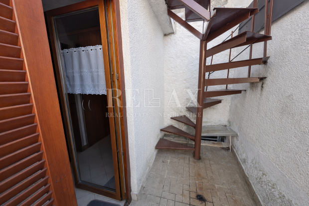 Jablanac - hiša v starem mestnem jedru 30 m od morja