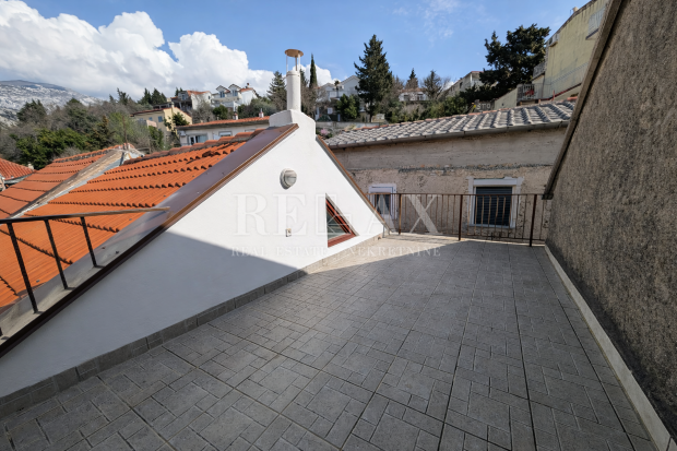 Jablanac - hiša v starem mestnem jedru 30 m od morja