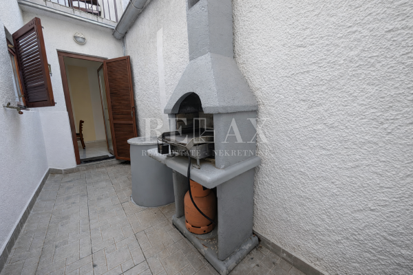 Jablanac - hiša v starem mestnem jedru 30 m od morja