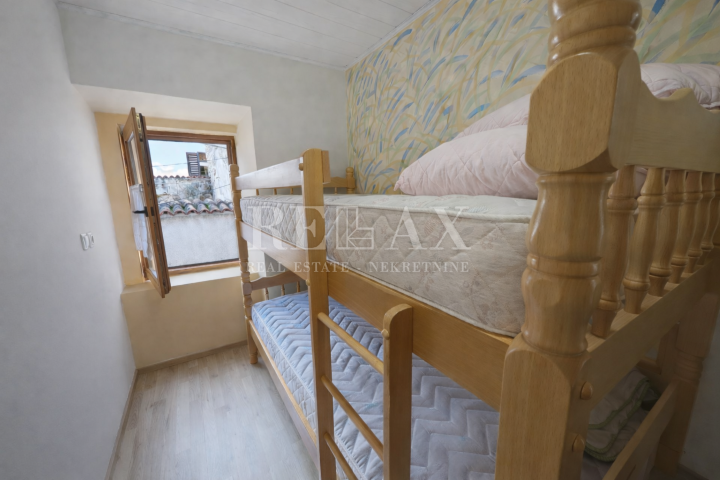 Jablanac - hiša v starem mestnem jedru 30 m od morja