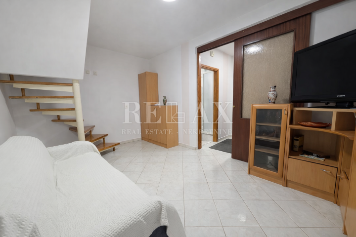 Jablanac - hiša v starem mestnem jedru 30 m od morja