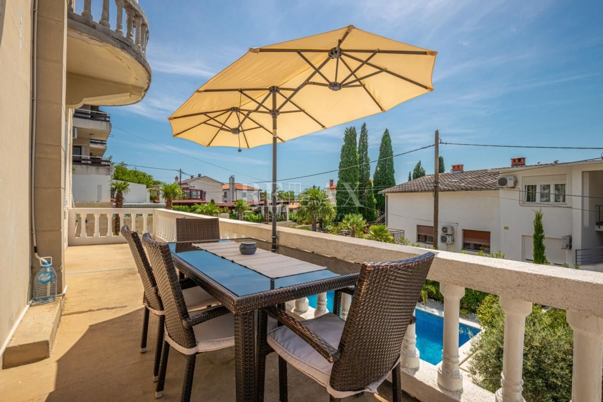 CRIKVENICA - Edinstvena vila na atraktivni lokaciji 30m od plaže