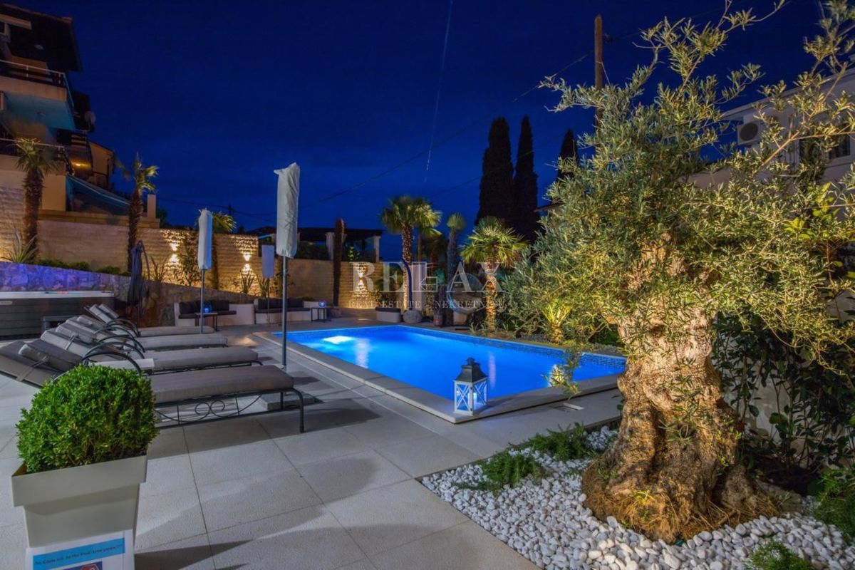 CRIKVENICA - Edinstvena vila na atraktivni lokaciji 30m od plaže