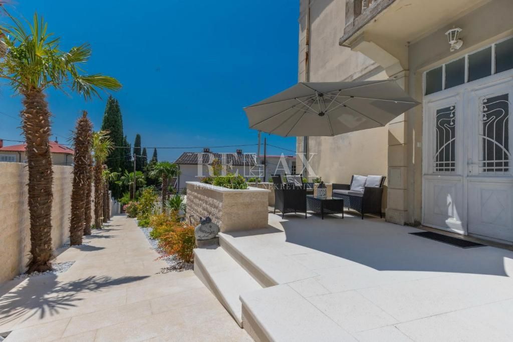 CRIKVENICA - Edinstvena vila na atraktivni lokaciji 30m od plaže