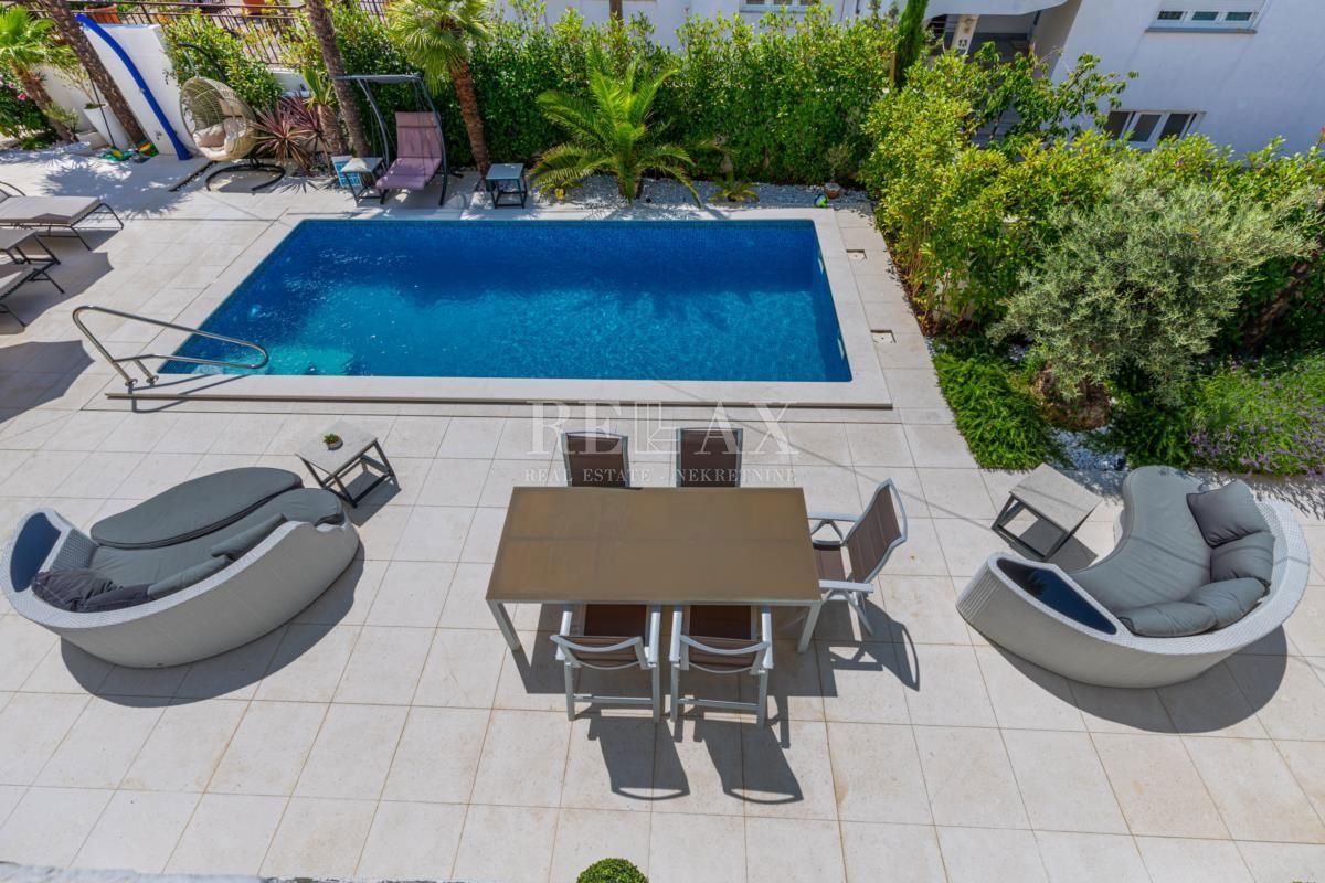 CRIKVENICA - Edinstvena vila na atraktivni lokaciji 30m od plaže