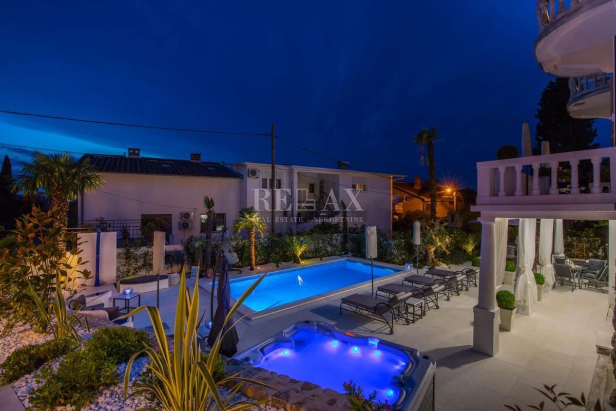 CRIKVENICA - Edinstvena vila na atraktivni lokaciji 30m od plaže
