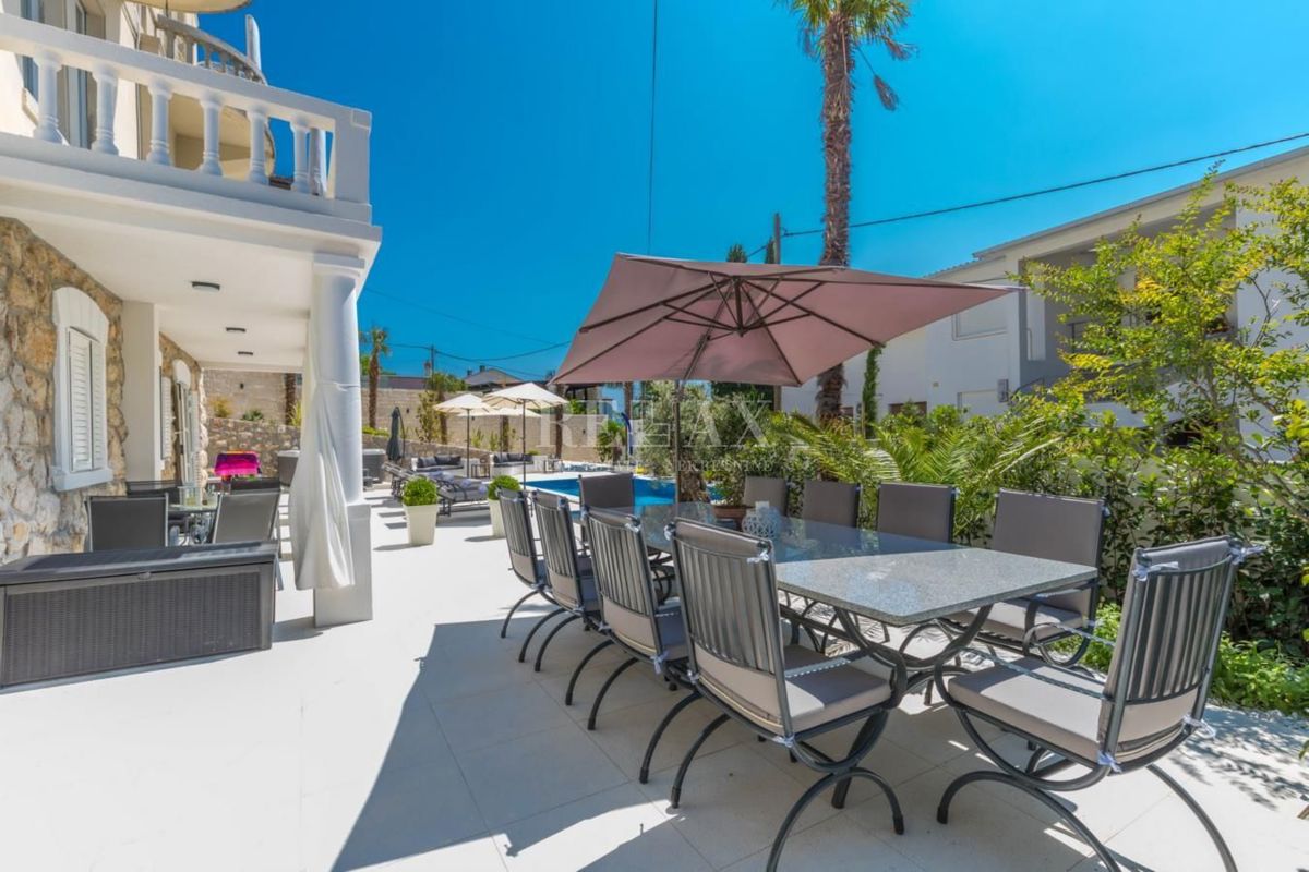 CRIKVENICA - Edinstvena vila na atraktivni lokaciji 30m od plaže