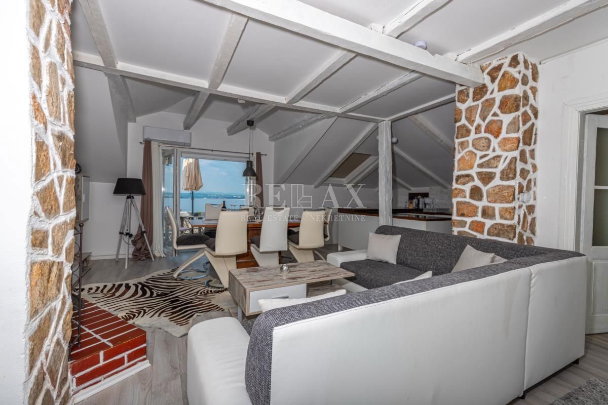 CRIKVENICA - Edinstvena vila na atraktivni lokaciji 30m od plaže