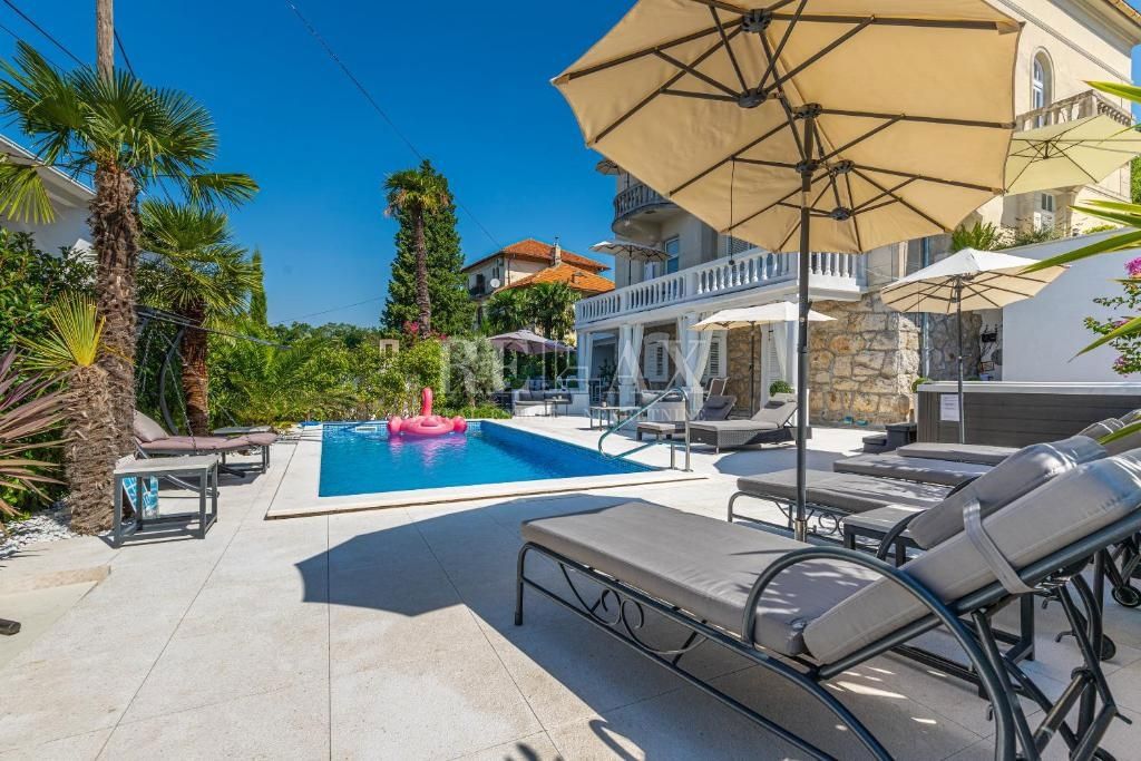 CRIKVENICA - Edinstvena vila na atraktivni lokaciji 30m od plaže