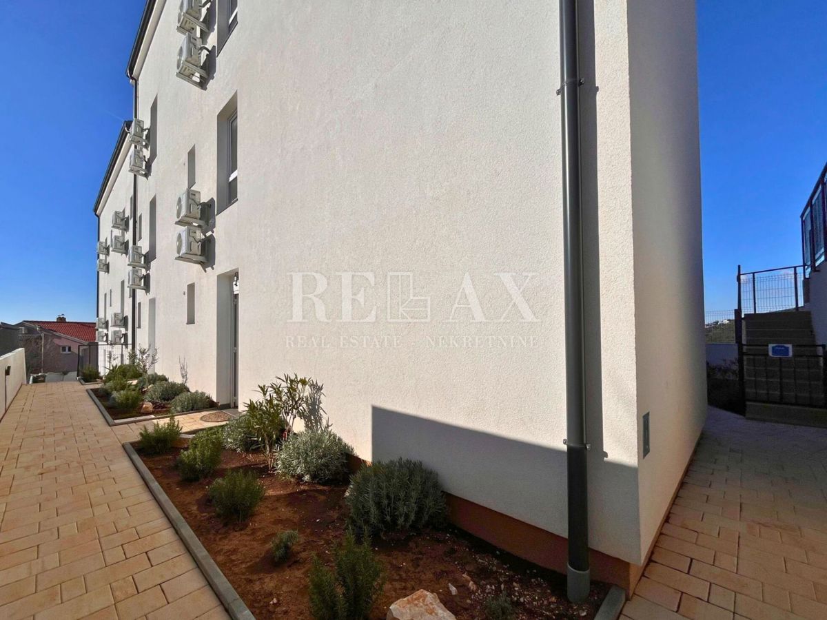 CRIKVENICA - 4 apartmaji, novogradnja, bazen, razgled