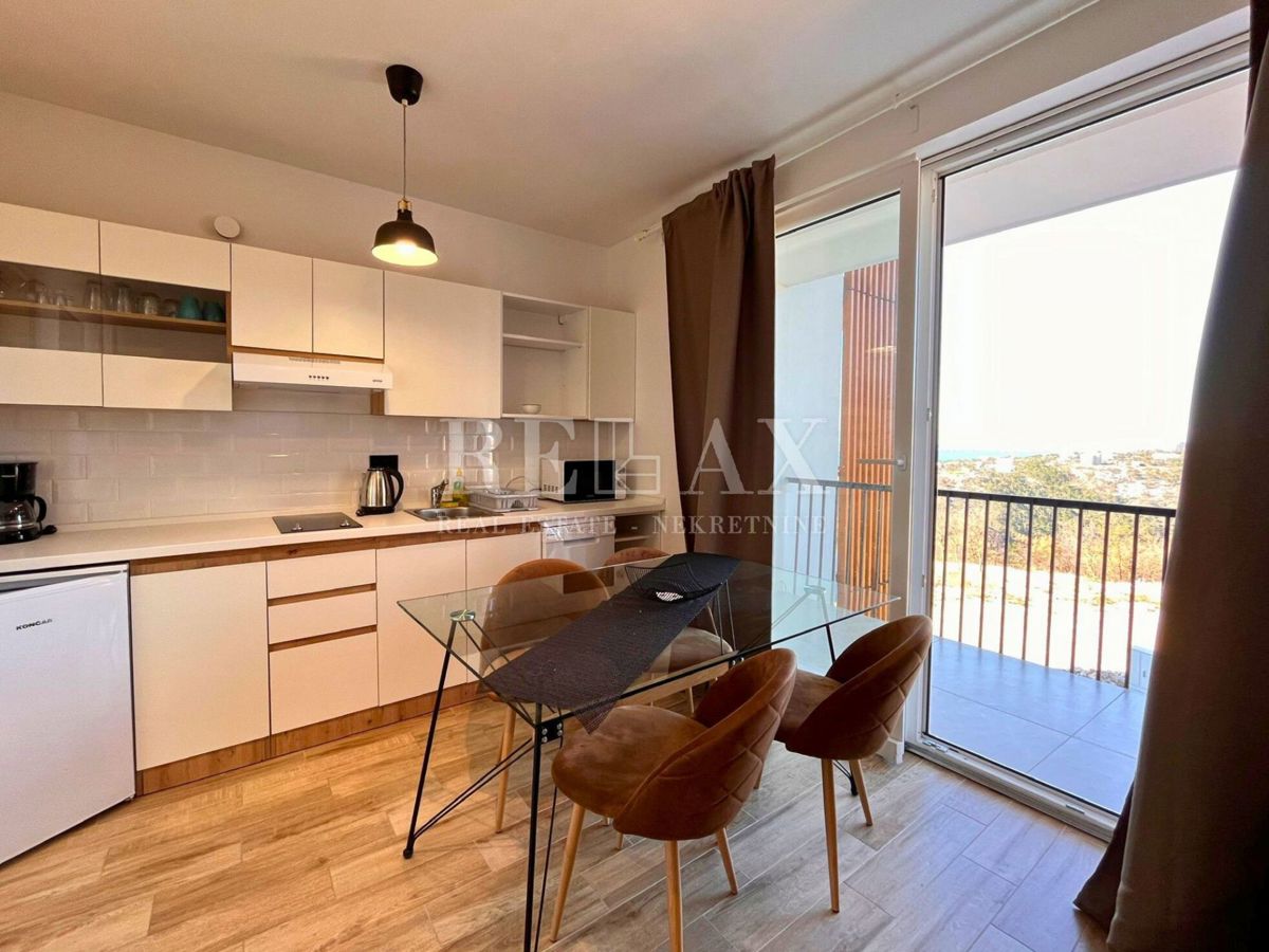CRIKVENICA - 4 apartmaji, novogradnja, bazen, razgled